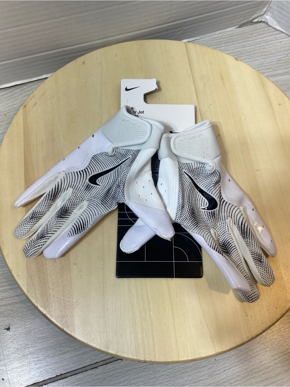 Nike Vapor Jet Youth Football Gloves White Black Medium YM New With Tags